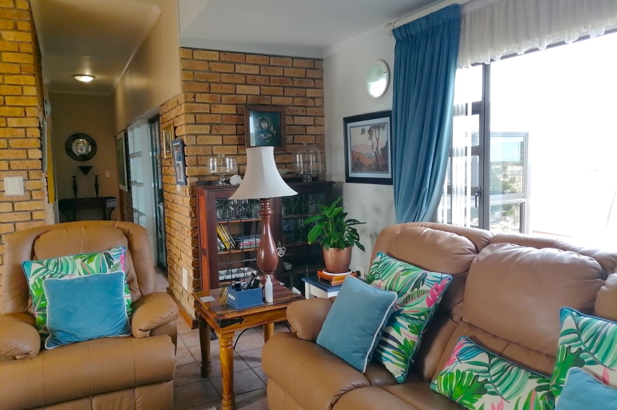 5 Bedroom Property for Sale in Stilbaai Wes Western Cape